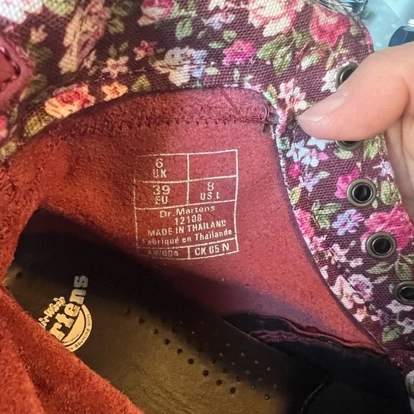 Dr. Martens 12-eyelet boot. Size 8 - Picture 11 of 12